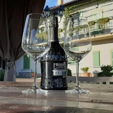 Oda ve Kahvaltı Casale Raffaello Albese Con Cassano